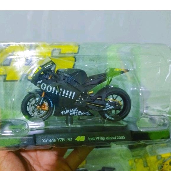 diecast Yamaha YZR-M1 Rossi test philip island 2005 skala 1:18