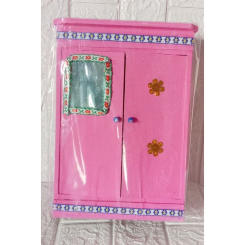 aksesoris Barbie/lemari pakaian Barbie