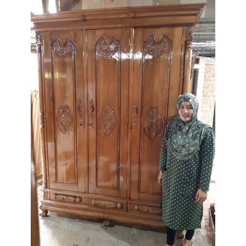 lemari pakaian jati jepara pintu 3 pake kaki