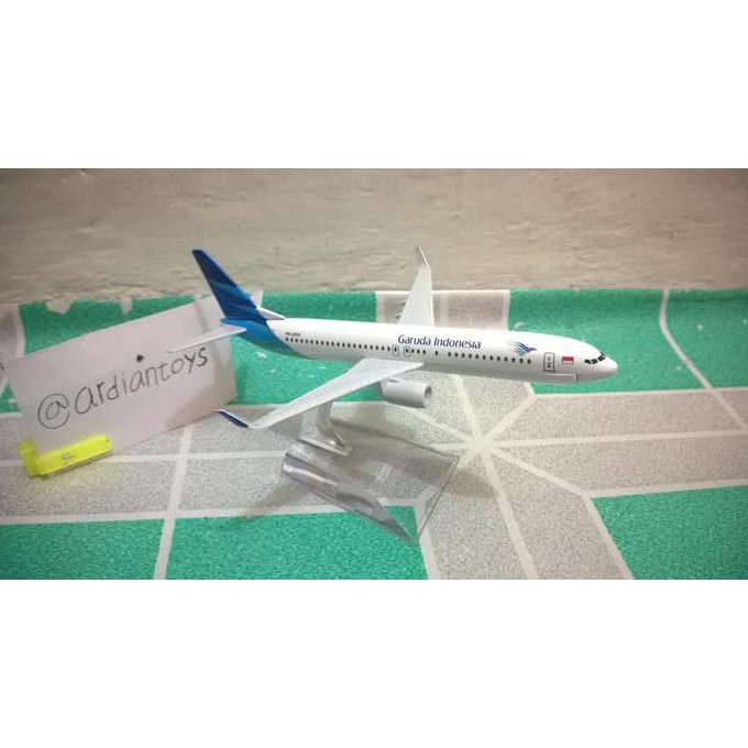 Miniatur Pesawat Garuda Indonesia Boeing 737-800Ng - Termurah 
