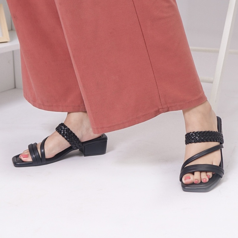 SARASARA YUK - ALINE Sandal Wanita High Heels 4cm Hak Tahu Size 36 - 40 SARA SARA Sendal Cewek Heel Model Tali Kepang Silang 37 38 39 Warna Black Hitam Pergi Kondangan Acara Formal Original Kekinian Terbaru Shoes Mall Official Store