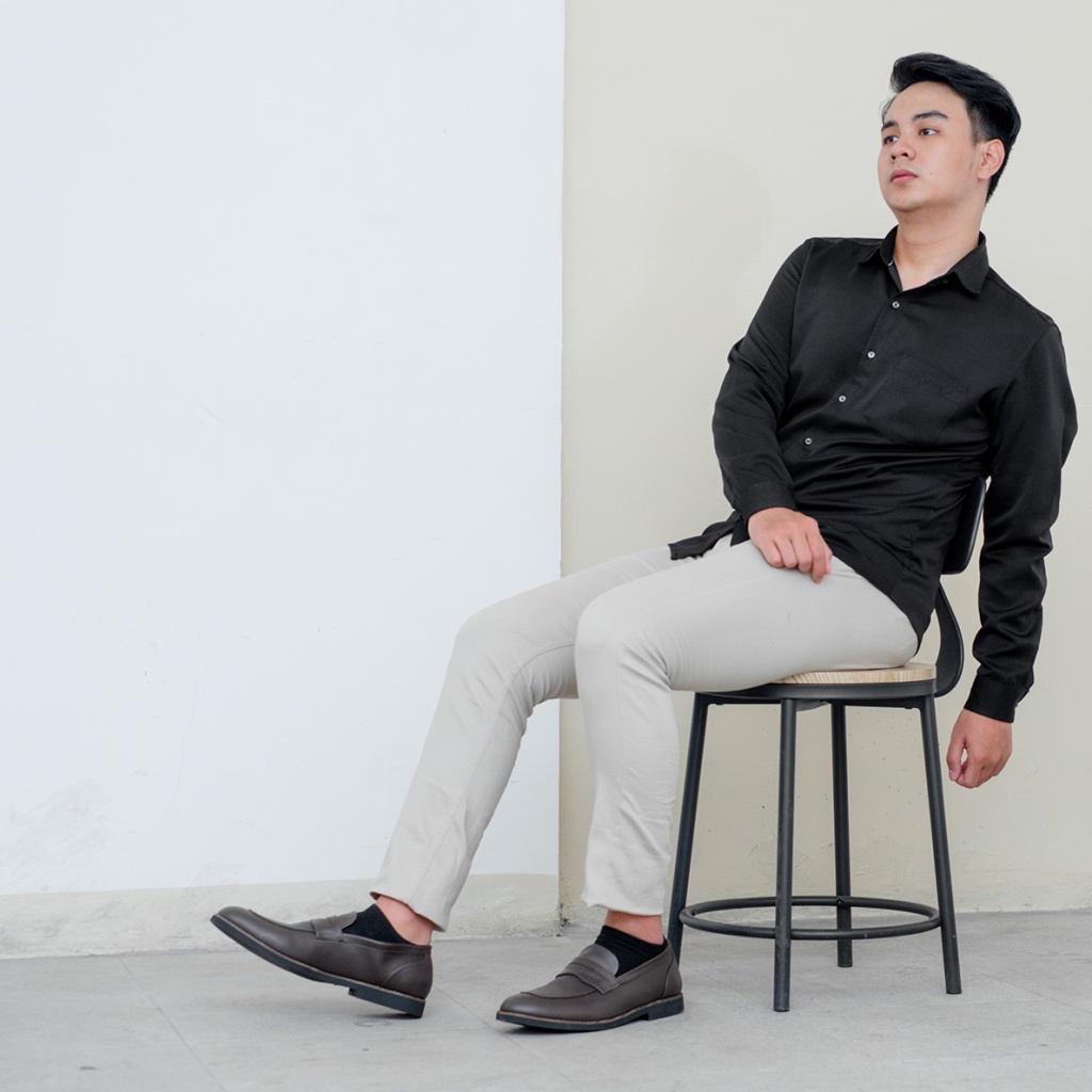 VINOKA BLACK ORIGINAL x LVNATICA Sepatu Loafers Hitam Pria Slip On Klasik Semi Formal Kerja Kantor Resmi Moccasin Casual Jalan Santai Hangout Kondangan Kuliah Slop Kantoran Semi Kulit Premium Footwear Big Size Jumbo Ukuran Besar 44 45 Keren Murah Terbaru