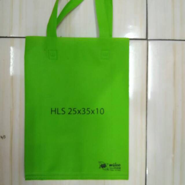 

Goodie Bag Handle Tali 25x35x10 Spunbond Tas Kain SVN362
