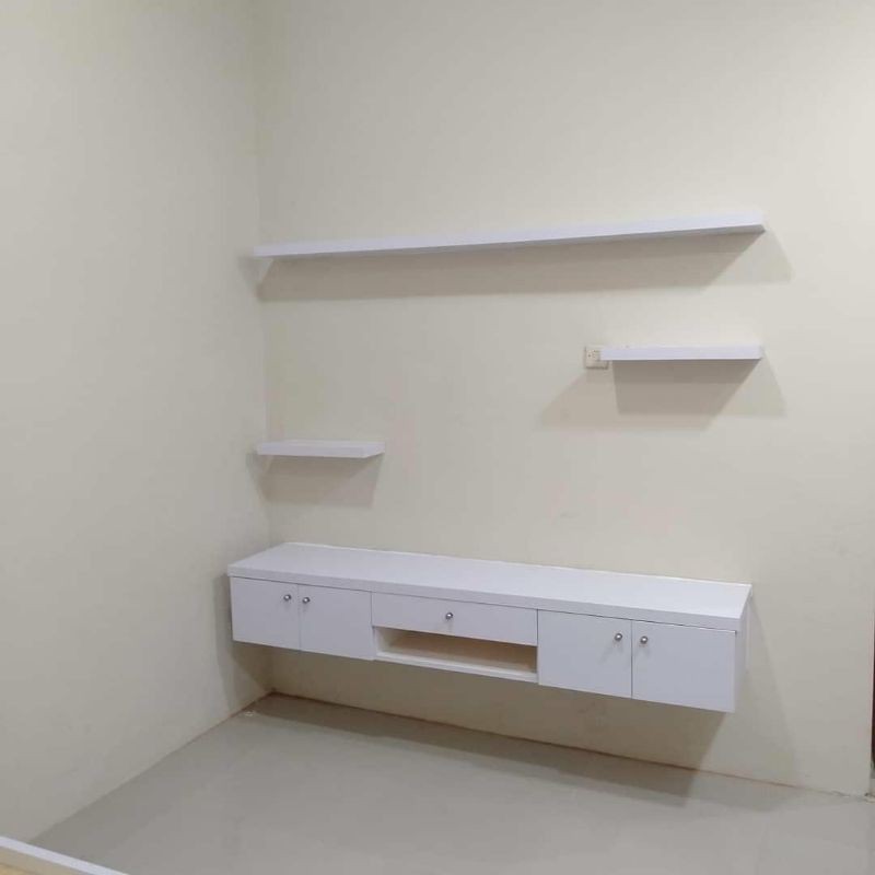 hambalan dan meja bufet