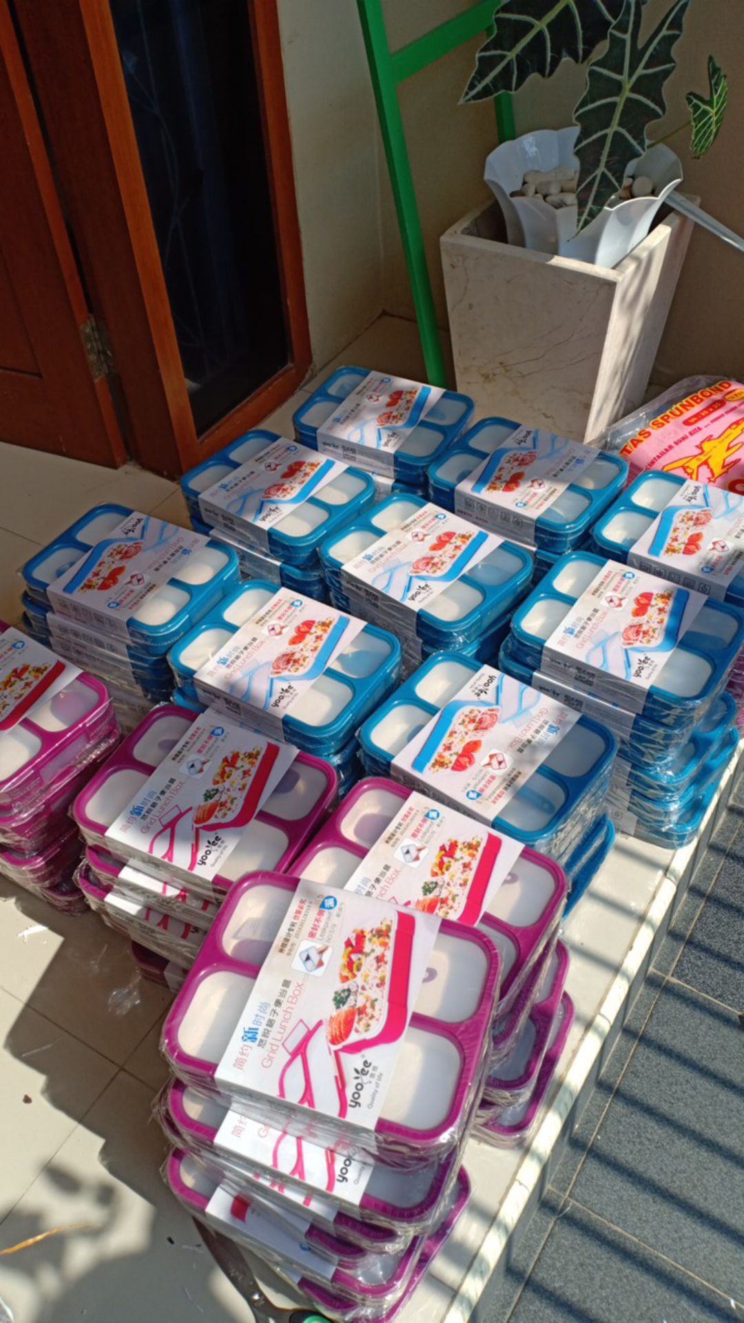 Kotak Makan Yoyee 3 Sekat