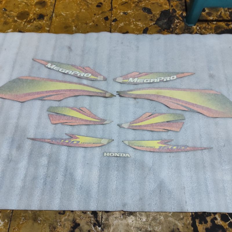 Stiker stripping striping Honda megapro mega pro hiu 160 ori original 2002 2003 2004