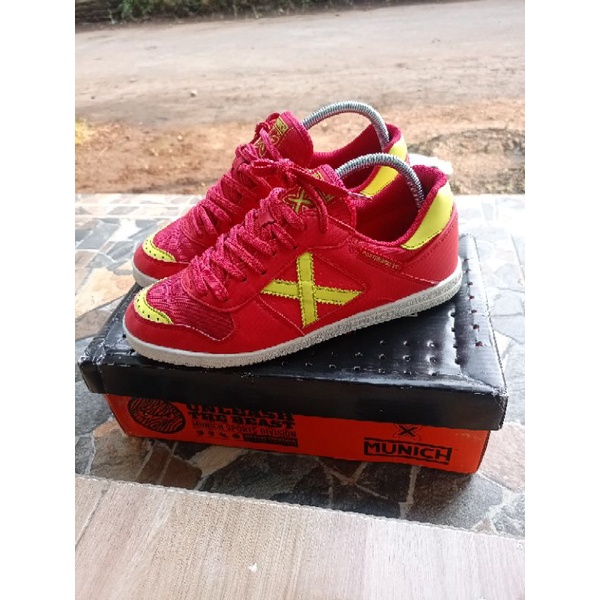 sepatu futsal second X MUNICH convinental2
