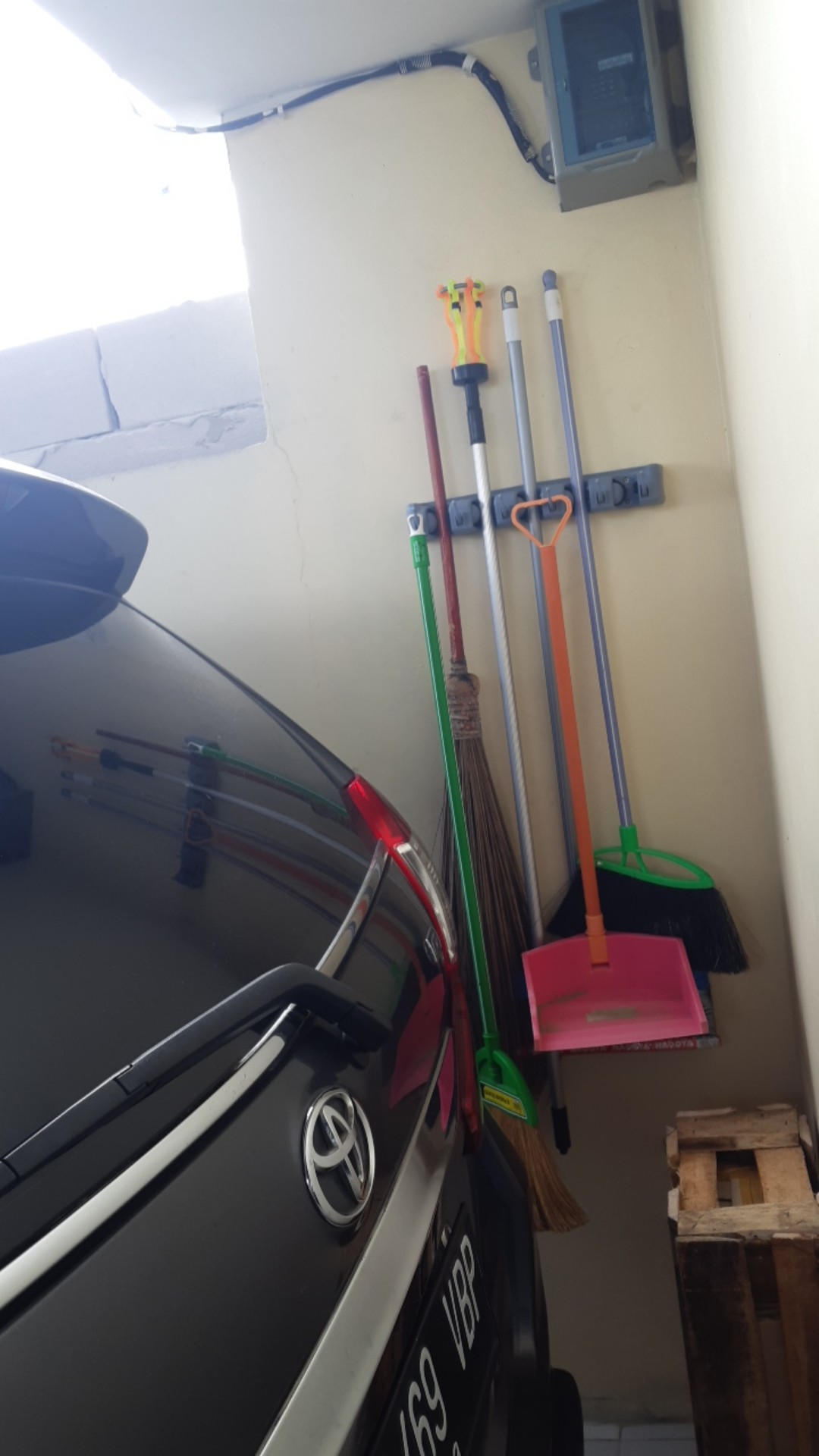 Gantungan Sapu Kain Pel Alat Kain Pel Hook Slot 3 Dan 5 Magic Mop Holder Hokee Store