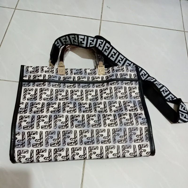 Tas hand bag/bahu Fendi