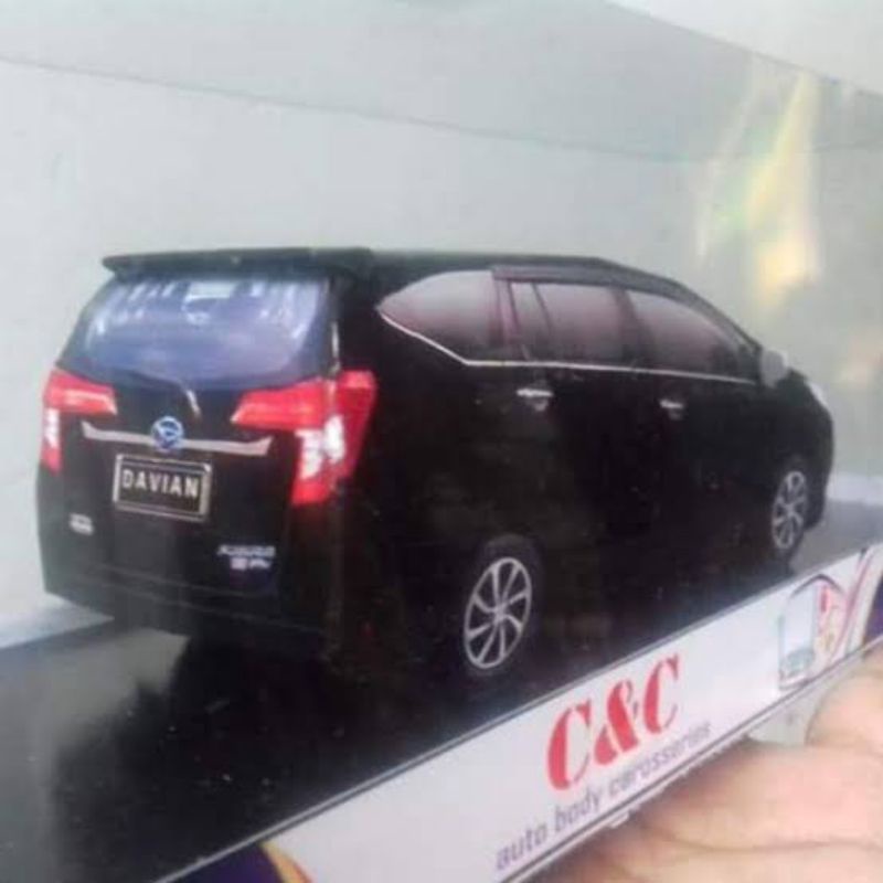 miniatur mobil daihatsu sigra