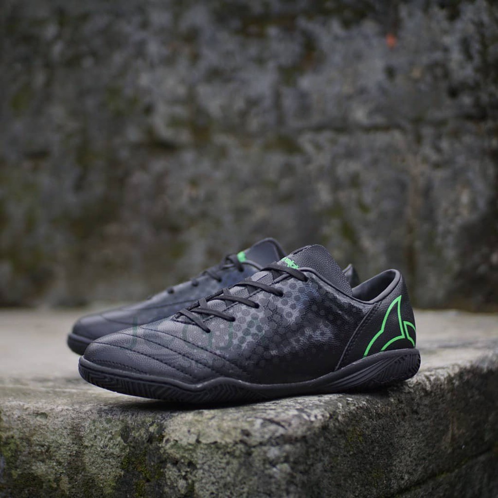 SEPATU FUTSAL JUNIOR ORTUSEIGHT UTOPIA IN JR - BLACK/FLUO GREEN