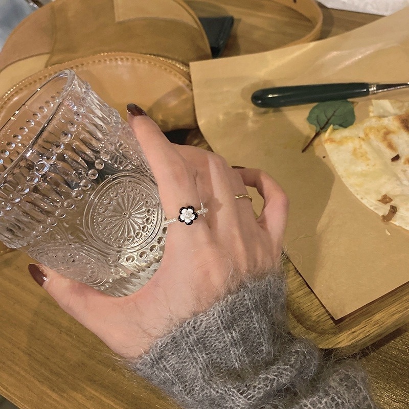 Cincin Desain Bunga Aksen Mutiara Warna Rose Gold Gaya Korea Untuk Wanita
