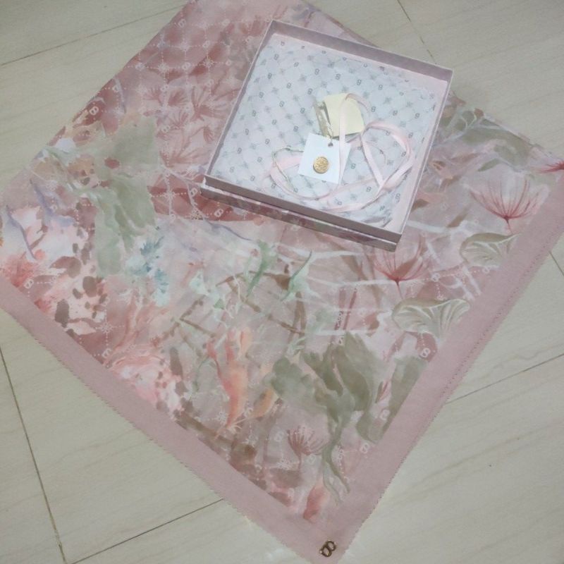 preloved buttonscarves xanadu taffy