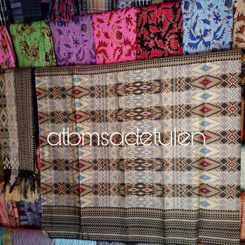 Songket tenun khas Lombok set selendang