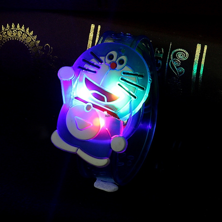 Gelang Motif Kartun Lucu Dengan Lampu LED Kristal Transparan, Warna Acak