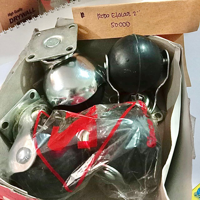 roda lemari etalase kaca 2 inch harga per buah