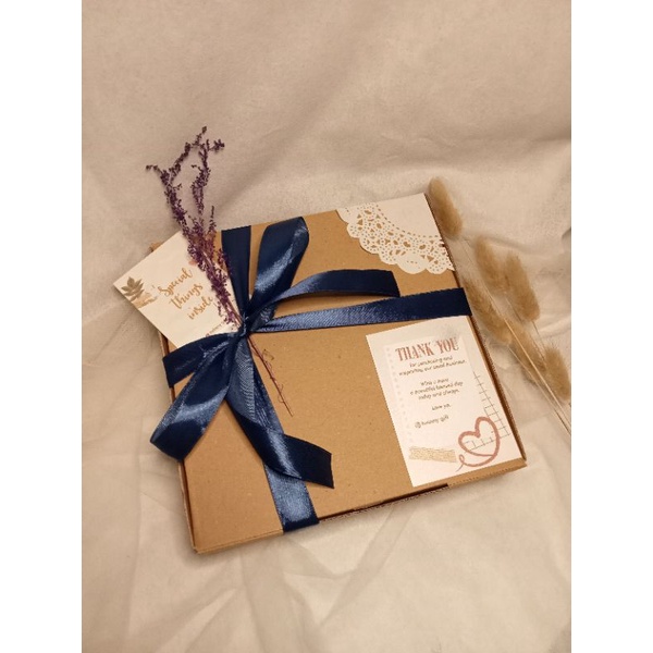Hampers kado ulang tahun/wisuda/anniversary/Natal set gift box cewek new normal
