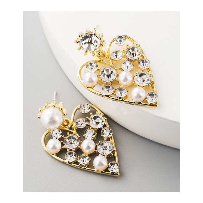 LRC Anting Tusuk Fashion Golden Carved Alloy Earrings With Rhinestones And Pearls D94373