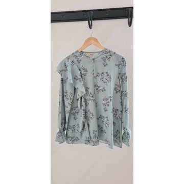 preloved blouse wearing klamby sz L