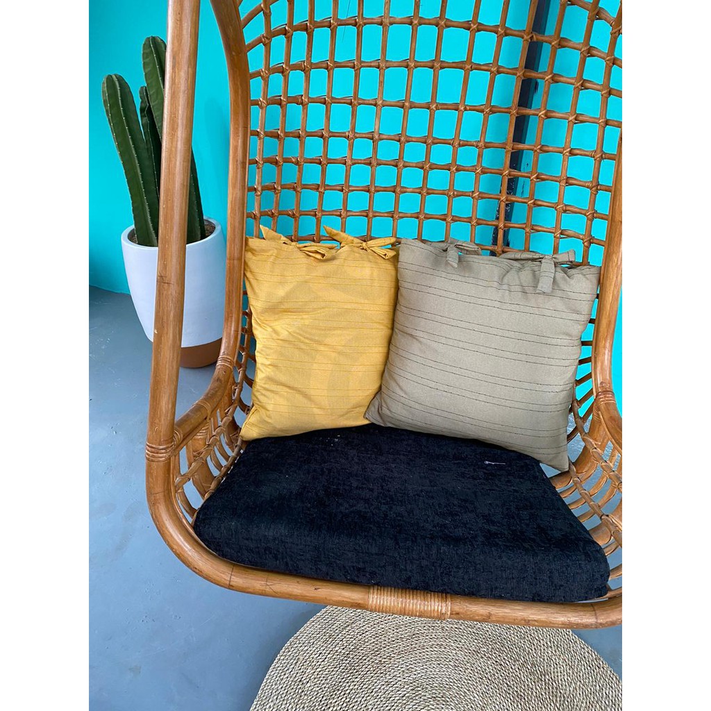 

Kanvas Pita Cushion Cover