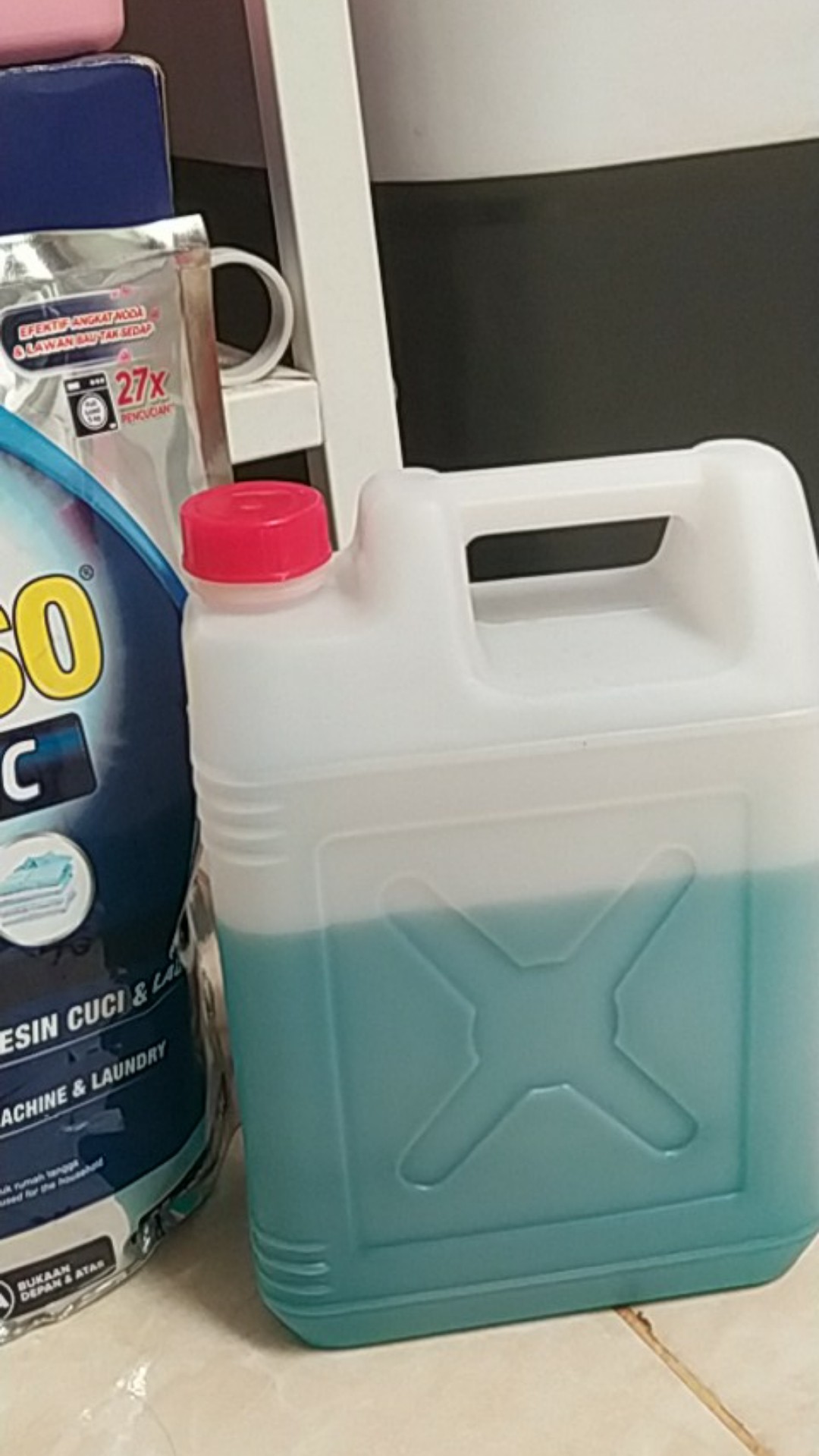 Jerigen Baru Green Leaf 2 Liter Putih