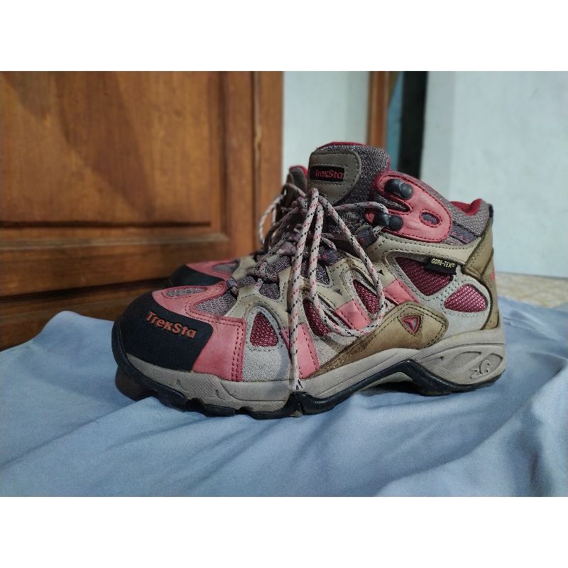Sepatu Gunung Outdoor TREKSTA