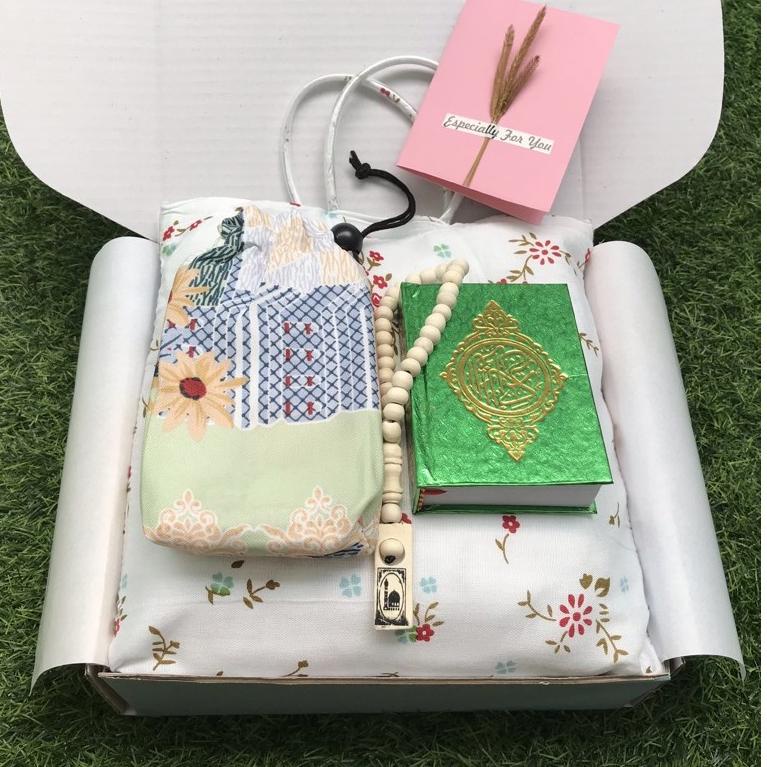 

8TN Paket Alat Sholat/Hamper alat sholat/kado wisuda/Kado Ulang tahun/Wedding gift/Kado Anniversary/Kado Cewek/Kado islami/gift box/birthday gift/kado pernikahan/kado wedding/kado nikah islami/kado pacar/hampers alat sholat/hampers islami/kado islami/gift