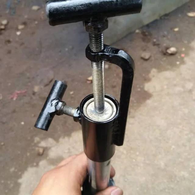 TREKER SUSPENSI DEPAN