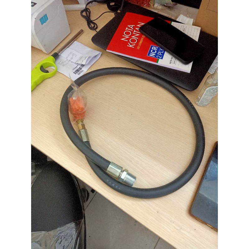 selang gas pigtail plus regulator kopling