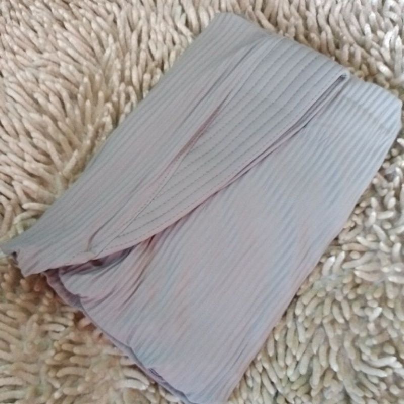 102 Gotic Bergo Prisket ORI FI HIJAB | Hijab Instan Plisket | Kerudung Kekinian | Terbaru Terlaris-Abu muda