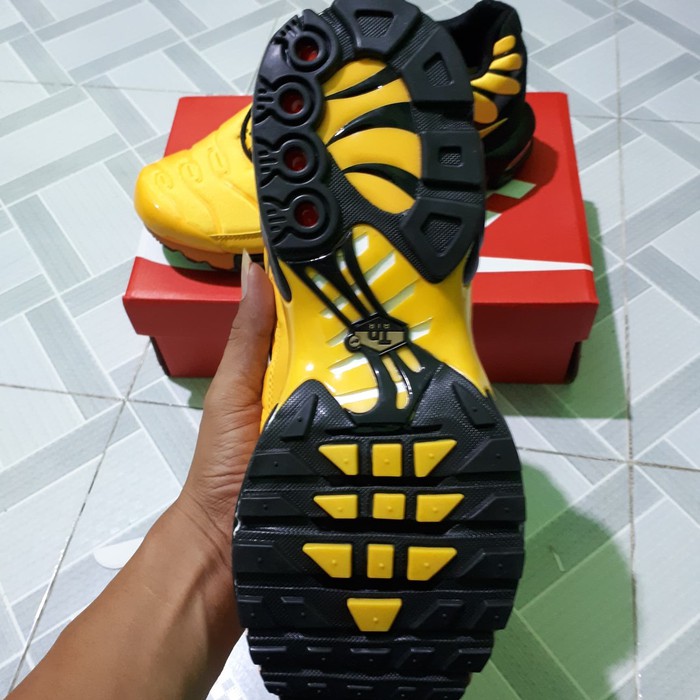 nike tn frequency pack