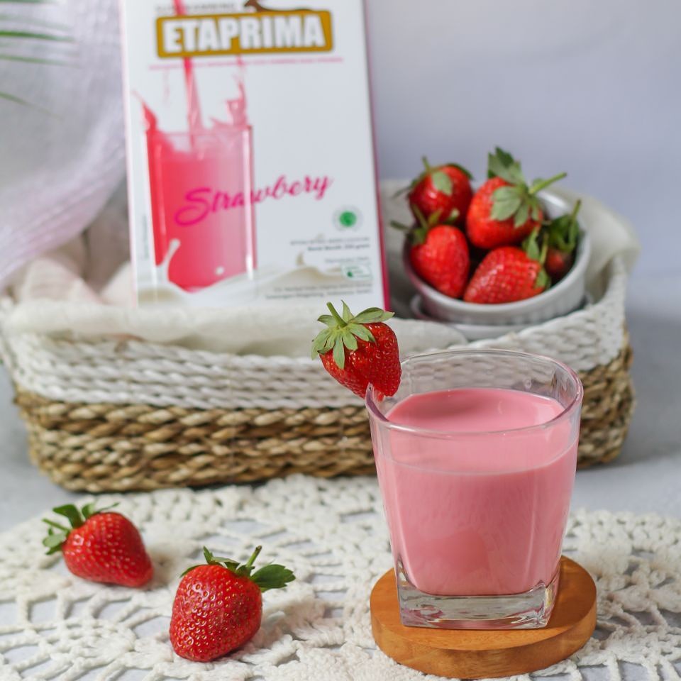 

Susu Kambing Etawa, mengandung 80% susu kambing