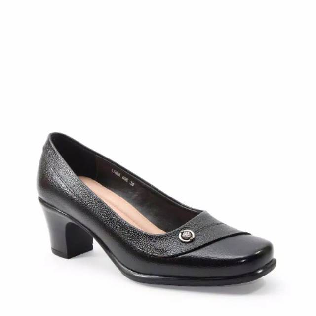 Sepatu sensitive hitam