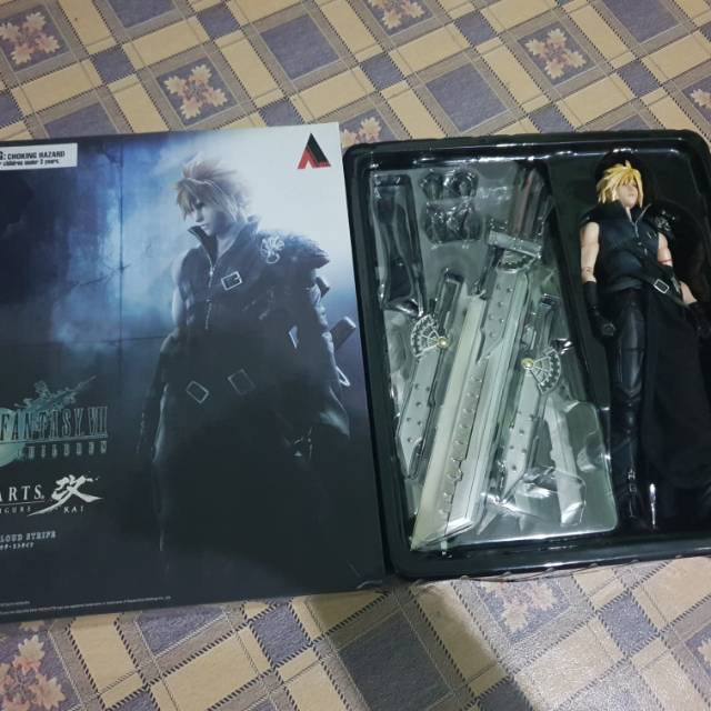 Playarts Kai Cloud Strife advent children version