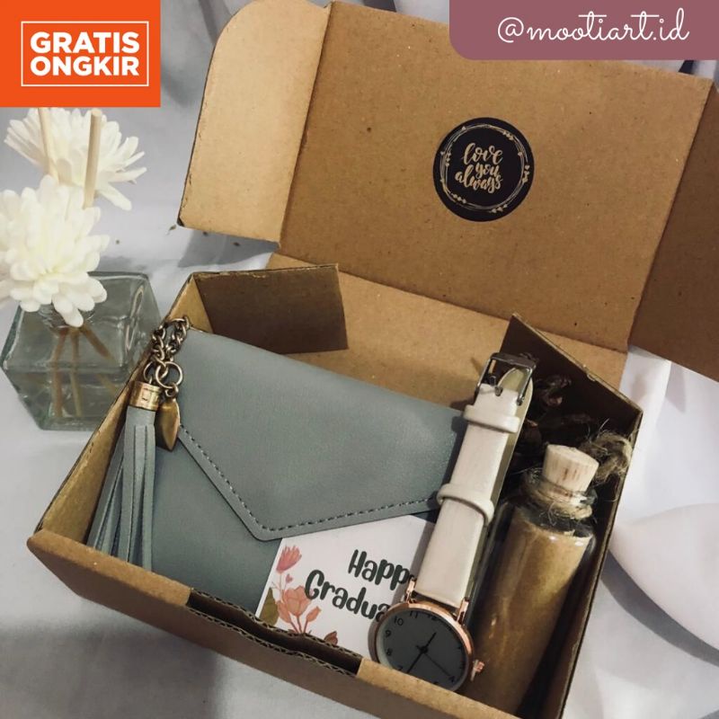 

Hampers Gift Box Dompet Ekslusif Kado Cewek Untuk Ultah Wisuda Anniversary