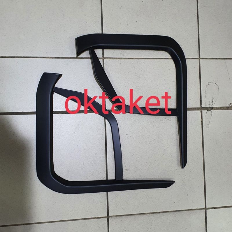 garnish lampu depan bawah all new Pajero &amp; Triton 2019 2020 2022 2021 hitam &amp; Chrome