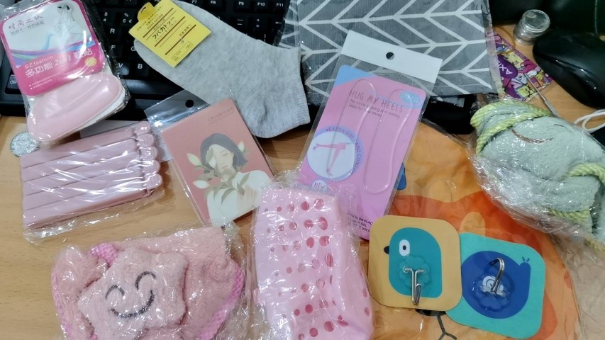 Gantungan Baju Tempel Hhook Motif Karater Serbaguna