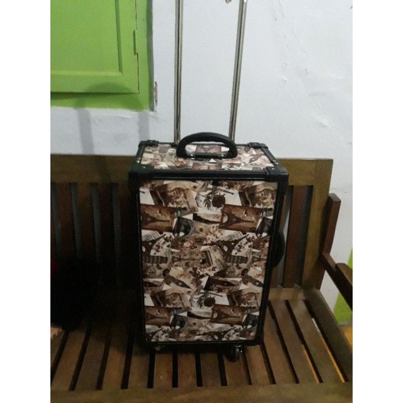 BEAUTYCASE MOTIF PARIS 6 LAMPU