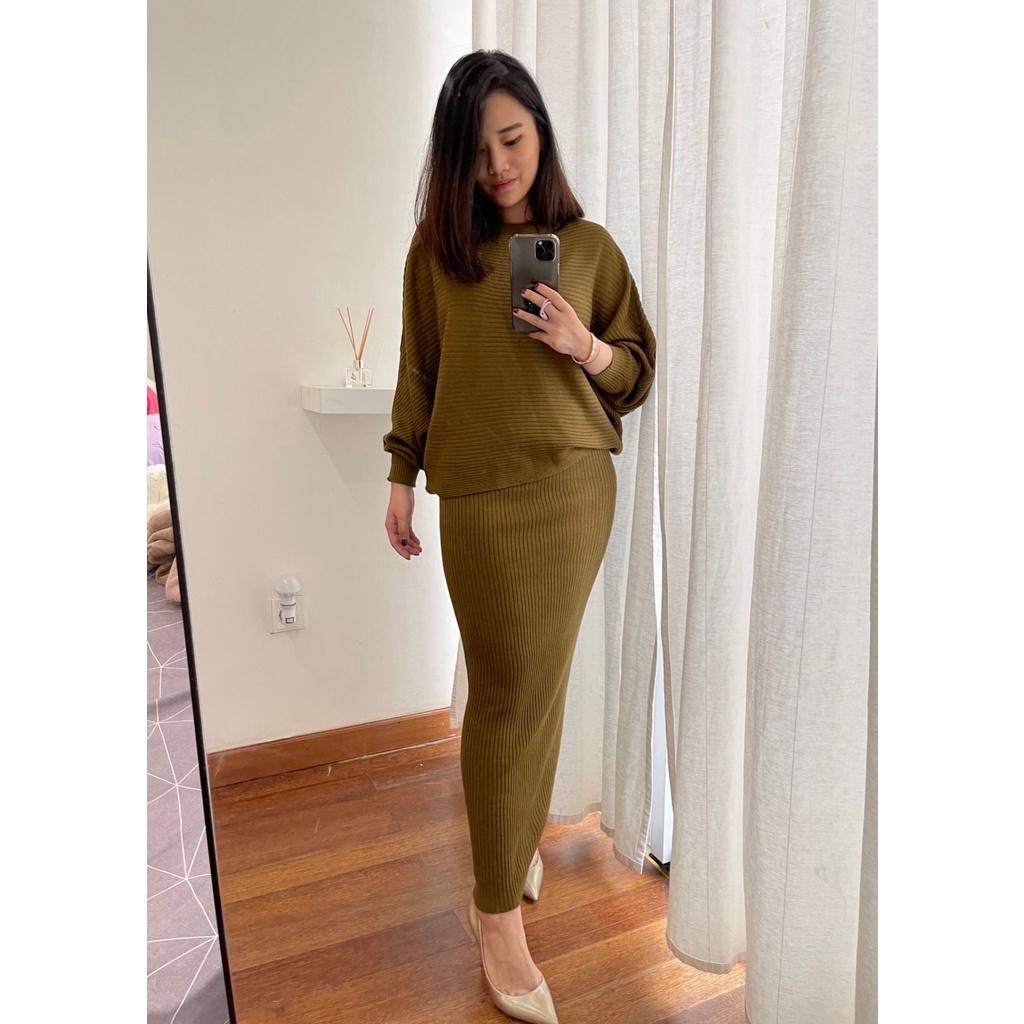 ( VM ) - Vanesha Margaretta - Yuna set Batwing dan Rok Rajut