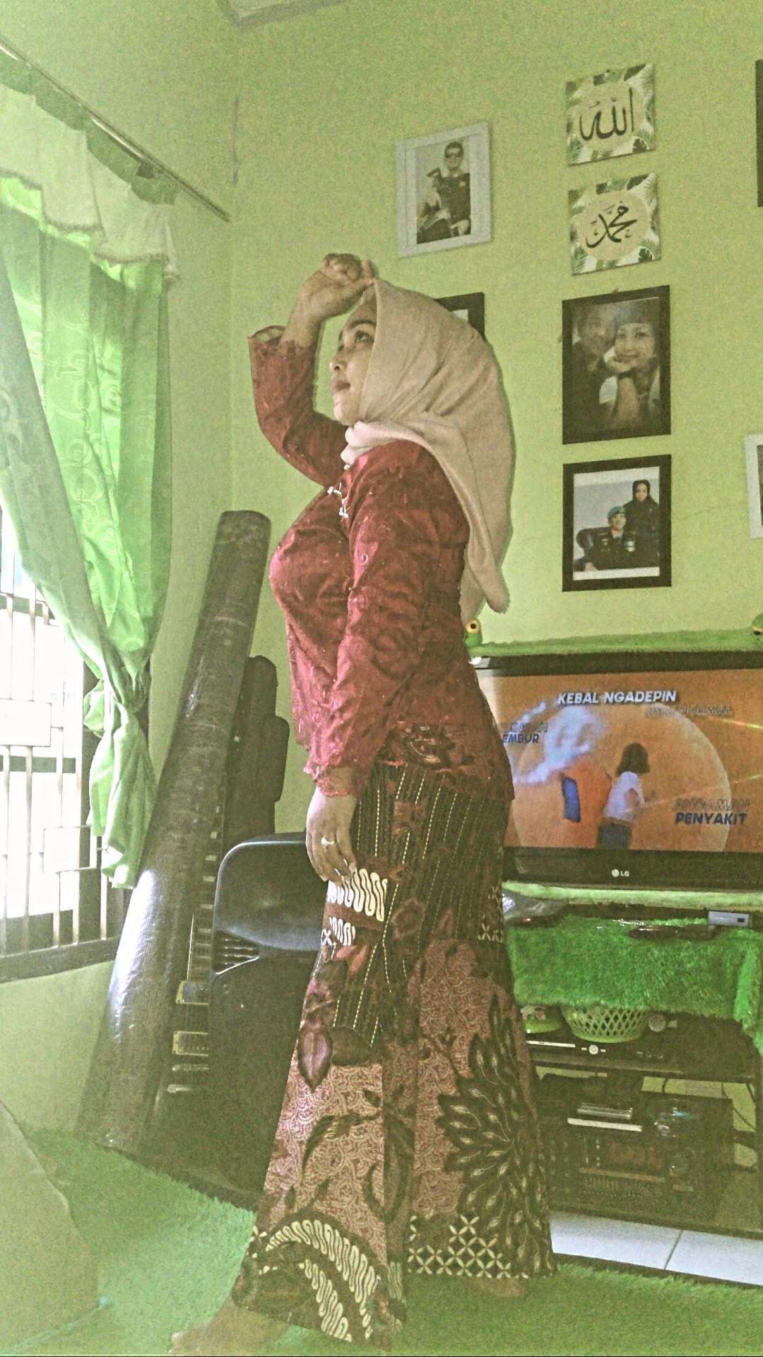 Batik Couple Kebaya Tunangan Ayudia Merah Lamaran Wisuda Kondangan