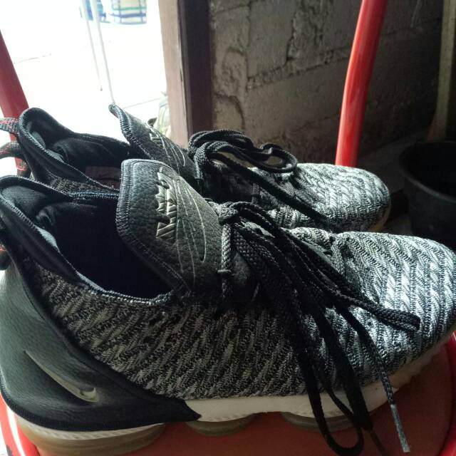 Sepatu Basket Nike Lebron 16