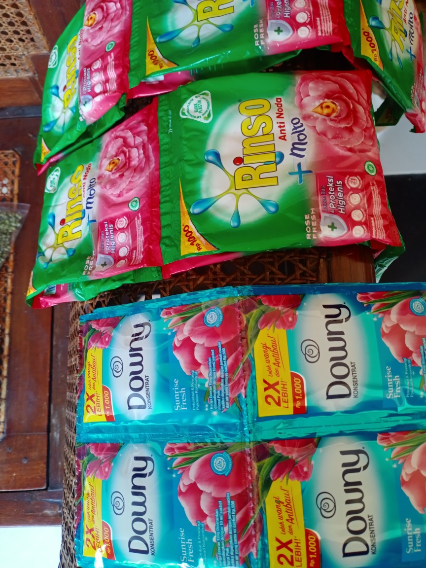 Rinso Deterjen Detergent Bubuk Rencengan Isi 6 Sachet