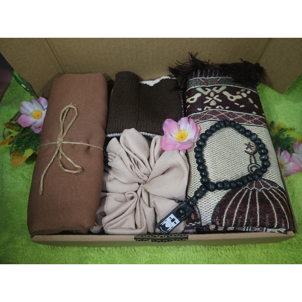 HAMPERS CEWEK // HAMPER HIJAB MURAH EKSLUSIF // KADO ULANG TAHUN CEWEK // HAMPERS HIJAB LENGKAP // HADIAH ANNIV // HADIAH WISUDA // GIFT BOX