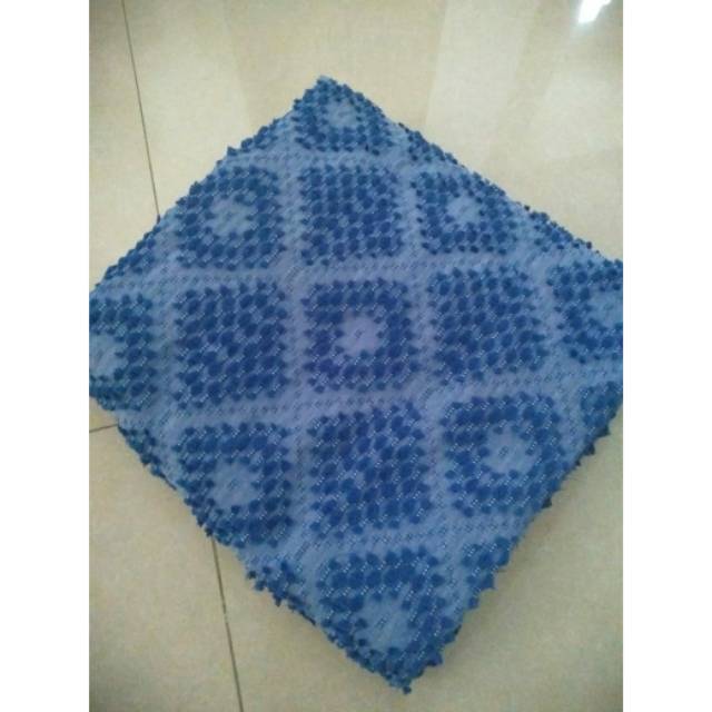 Kain tenun sutra bulu