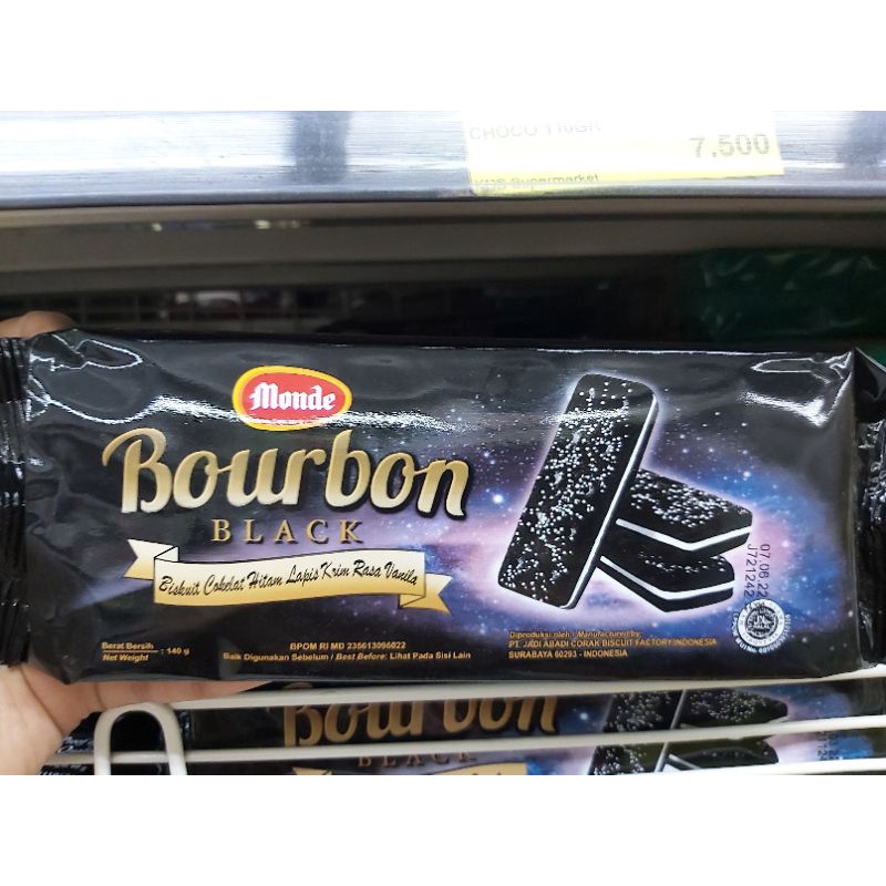 

Monde Bourbon Black Biskuit Coklat Hitam dengan Krim Vanila isi 140 gram