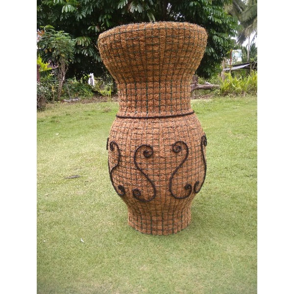 POT GUCI SABUT KELAPA. POT BUNGA.POT SABUT KELAPA. VAS BUNGA. POT BESAR. POT SABUT. HIASAN KAMAR. HI