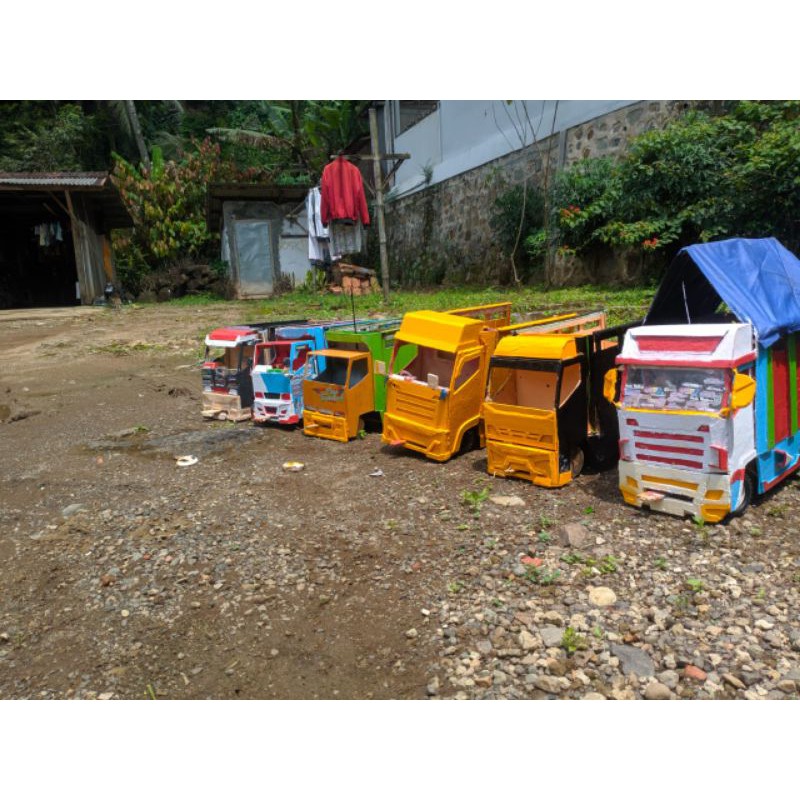 MINIATUR TRUK CANTER BEMPER AVANTE (BAHAN TRIPLEK)