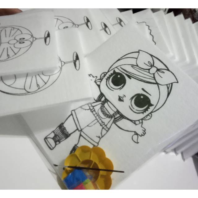 

Paket sterofoam lukis termasuk valet kuas dan cat