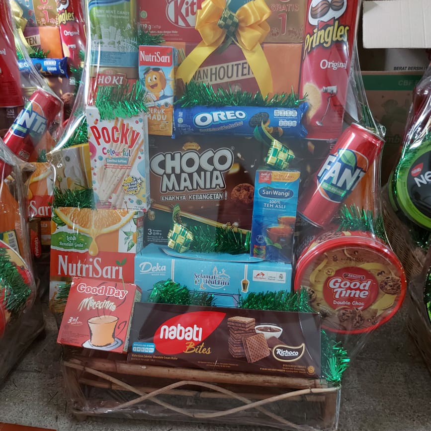 

PARCEL LEBARAN A2 MAKANAN MURAH - ISI 18 MACAM MAKANAN DAN MINUMAN