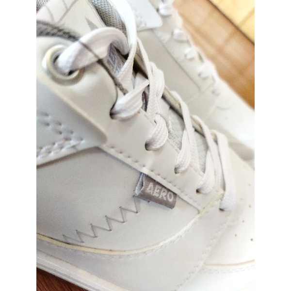 Aerostreet Hoops Putih Natural BNIB - Sepatu Sneakers